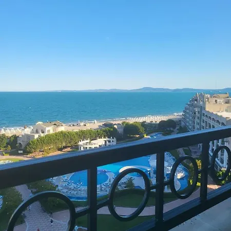 красавиците тъмнокоси Sunset 5*