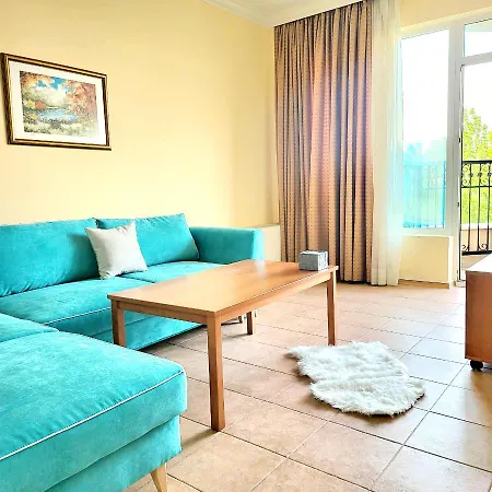 красавиците тъмнокоси Sunset 5*