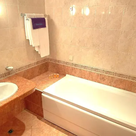 красавиците тъмнокоси Sunset 5*