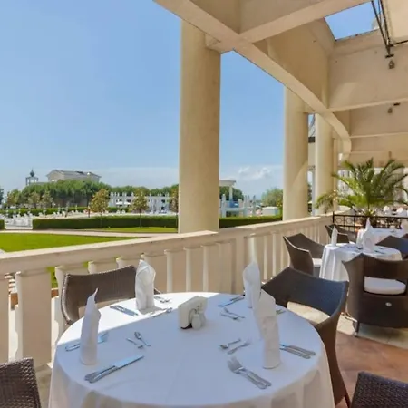 Хотел красавиците тъмнокоси Sunset 5*