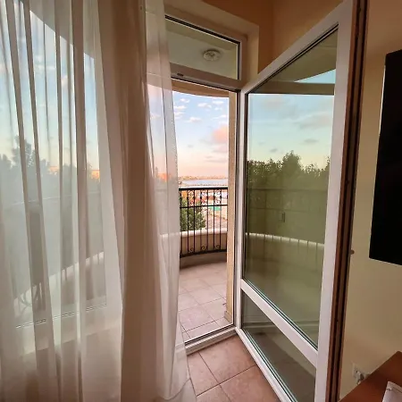 красавиците тъмнокоси Sunset Поморие