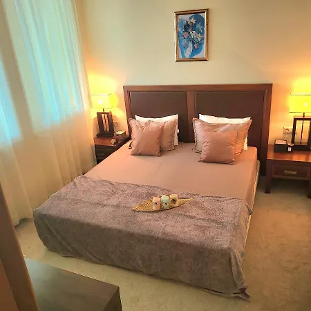 Хотел красавиците тъмнокоси Sunset 5*