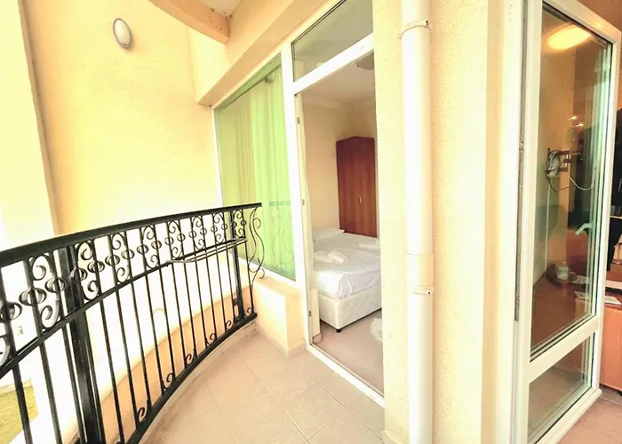 красавиците тъмнокоси Sunset Отель