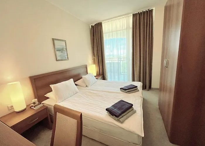 красавиците тъмнокоси Sunset Поморие