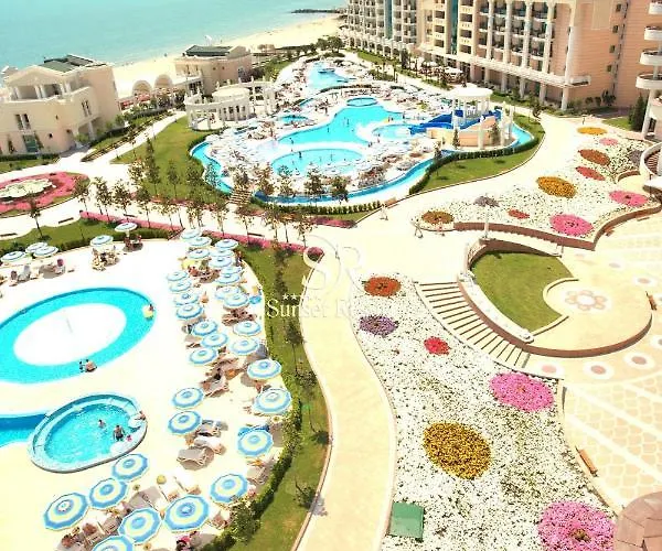 красавиците тъмнокоси Sunset 5*