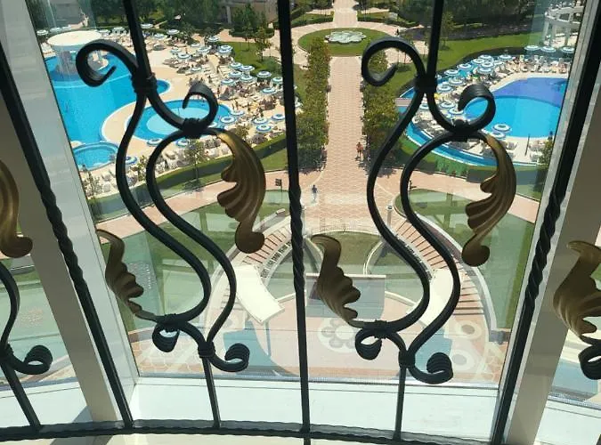 Отель красавиците тъмнокоси Sunset 5*