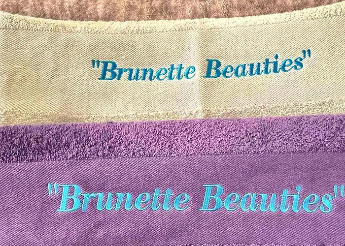 красавиците тъмнокоси Sunset Отель