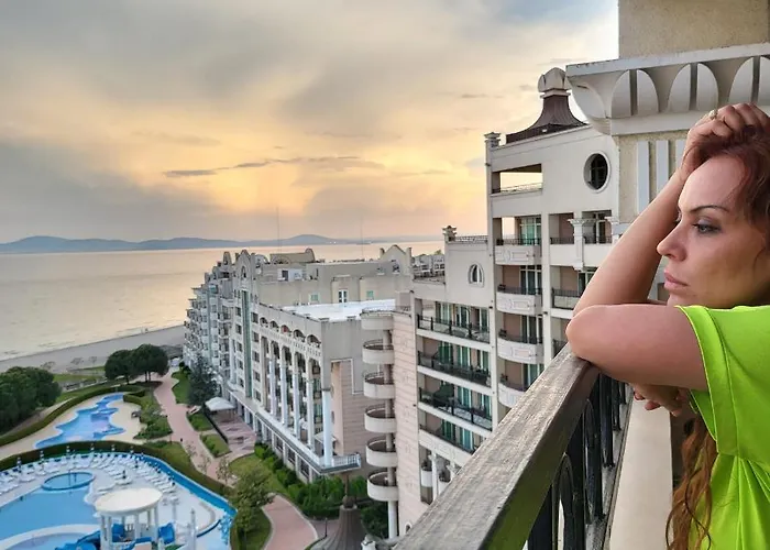 красавиците тъмнокоси Sunset Отель 5*