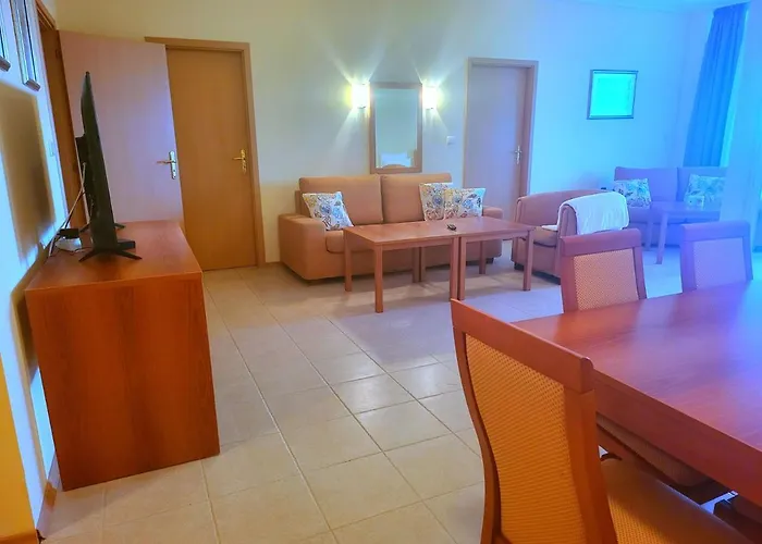 Отель красавиците тъмнокоси Sunset