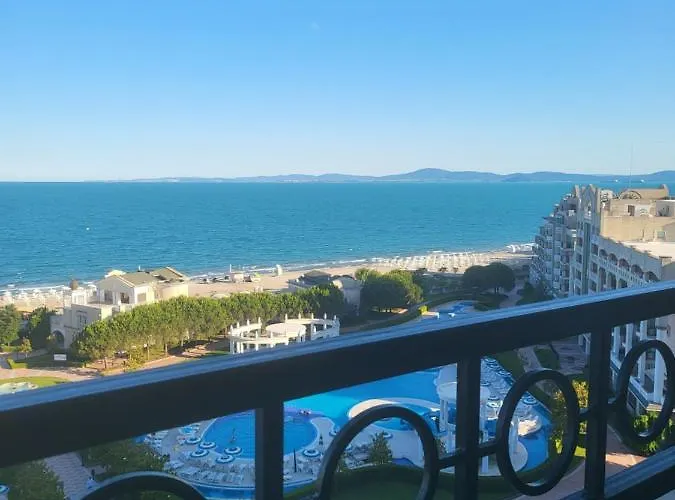 красавиците тъмнокоси Sunset 5*