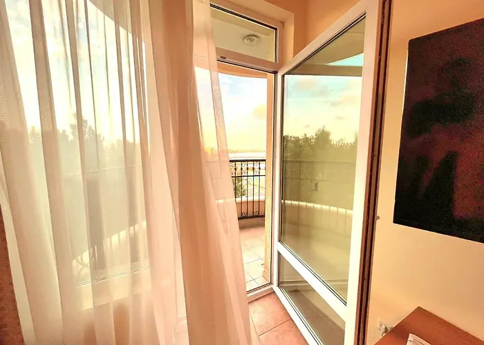 красавиците тъмнокоси Sunset Отель Поморие