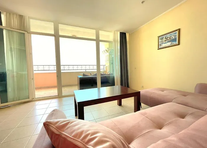 Отель красавиците тъмнокоси Sunset Поморие