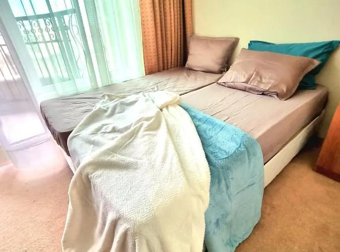 красавиците тъмнокоси Sunset Поморие