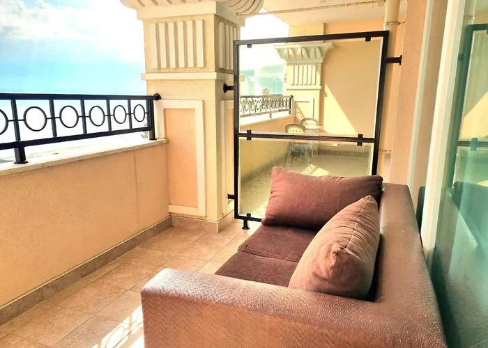 красавиците тъмнокоси Sunset Отель