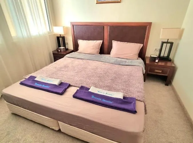 красавиците тъмнокоси Sunset Отель 5*