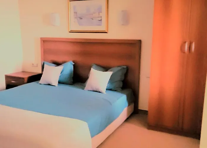 красавиците тъмнокоси Sunset 5*