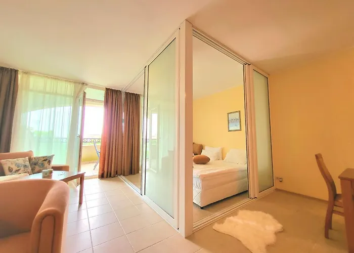 красавиците тъмнокоси Sunset Отель Поморие