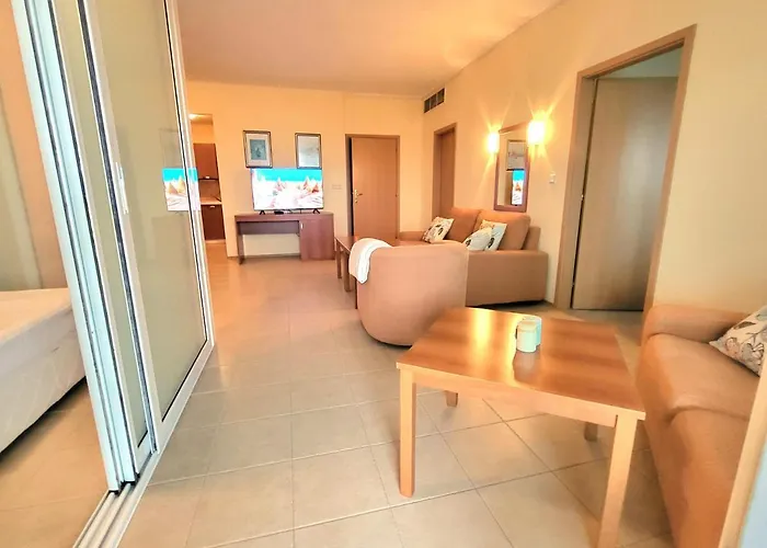 красавиците тъмнокоси Sunset Отель