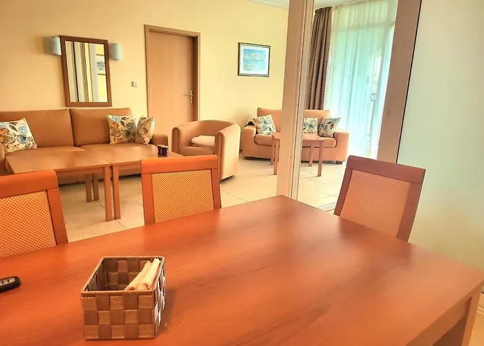 Отель красавиците тъмнокоси Sunset Поморие