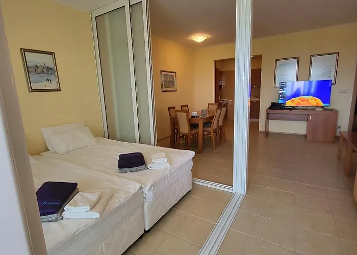 Отель красавиците тъмнокоси Sunset Поморие